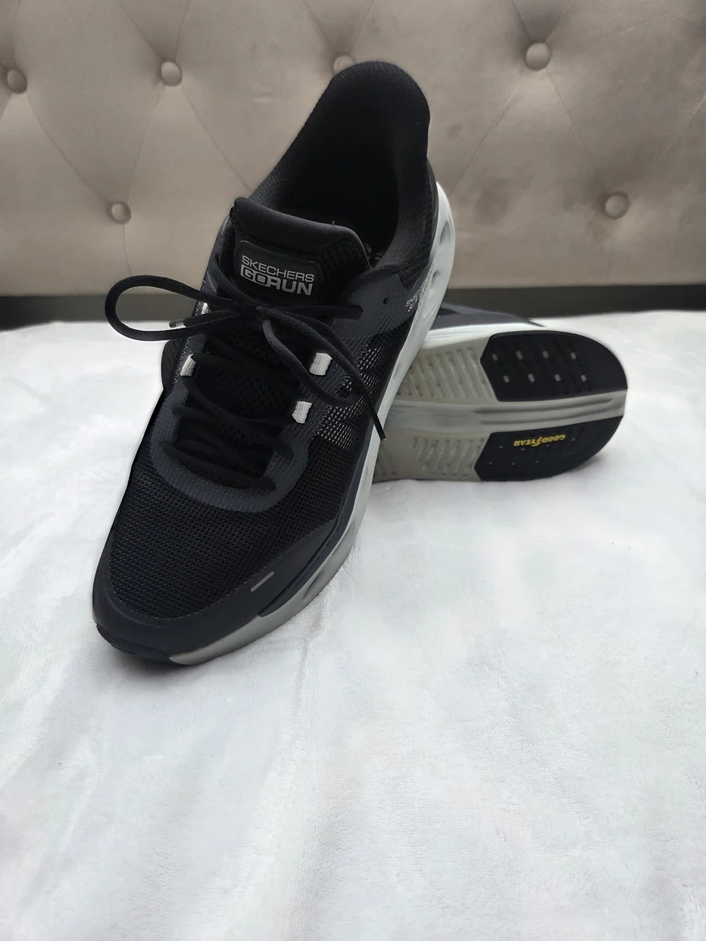 Skechers GO RUN Max Cushioning Slip-ins Men’s 12 Black Gray Running Shoes